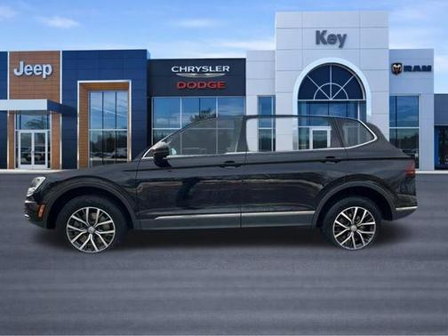Deep Black 2020 Volkswagen Tiguan 2.0T SE 4MOTION