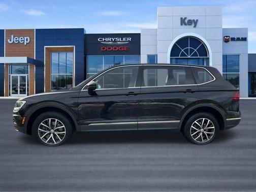 Deep Black 2020 Volkswagen Tiguan 2.0T SE 4MOTION