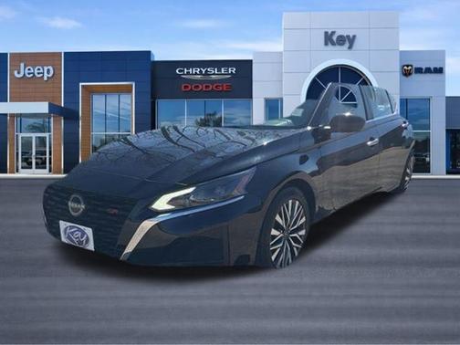 Super Black Clearcoat 2023 Nissan Altima 2.5 SV