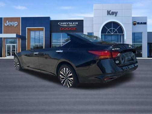 Super Black Clearcoat 2023 Nissan Altima 2.5 SV