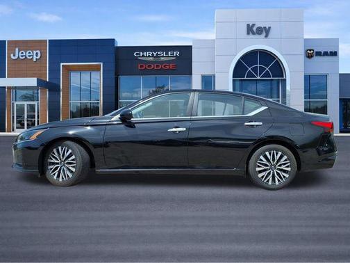 Super Black Clearcoat 2023 Nissan Altima 2.5 SV