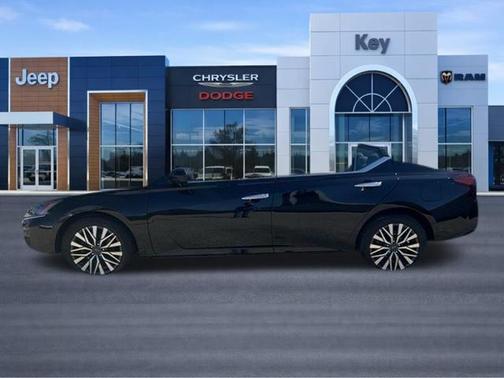 Super Black Clearcoat 2023 Nissan Altima 2.5 SV
