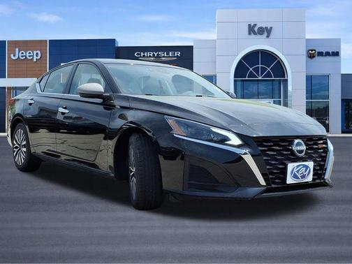 Super Black Clearcoat 2023 Nissan Altima 2.5 SV