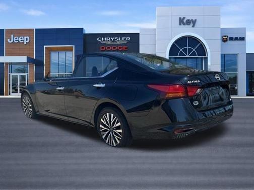 Super Black Clearcoat 2023 Nissan Altima 2.5 SV