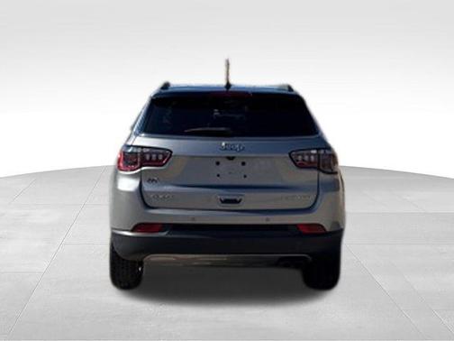Billet Silver Metallic Clearcoat 2022 Jeep Compass Limited
