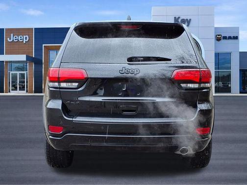 Diamond Black Crystal Pearlcoat 2022 Jeep Grand Cherokee Altitude