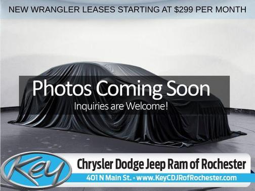 Diamond Black Crystal Pearlcoat 2022 Jeep Grand Cherokee Laredo