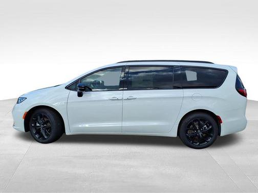 Bright White Clearcoat 2026 Chrysler Pacifica L