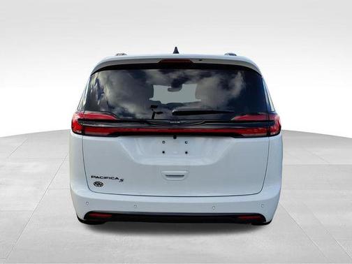 Bright White Clearcoat 2026 Chrysler Pacifica L