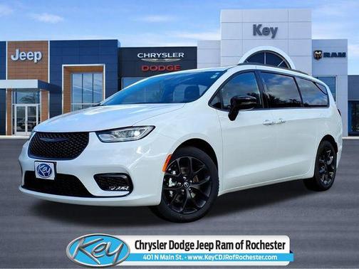 Bright White Clearcoat 2026 Chrysler Pacifica L
