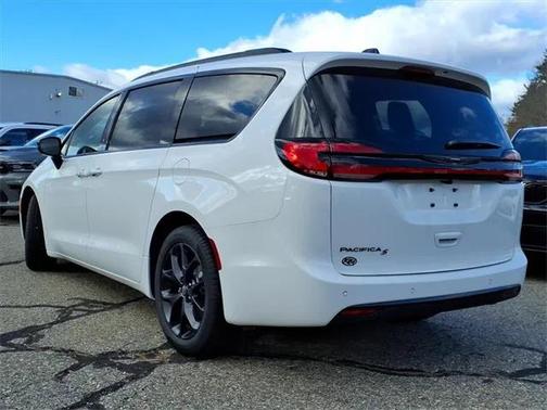 2026 Chrysler Pacifica L