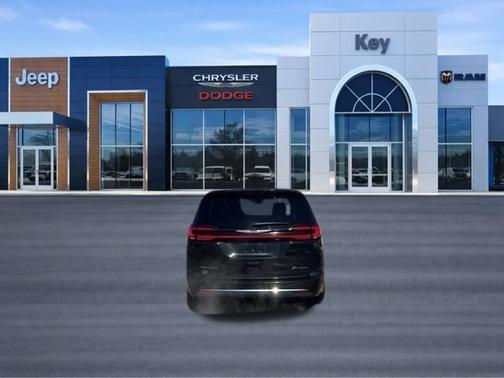 Brilliant Black Crystal Pearlcoat 2024 Chrysler Pacifica Hybrid Select