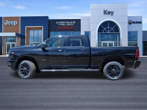 Diamond Black Crystal Pearlcoat 2026 RAM 2500 Laramie Crew Cab 4x4 6'4' Box