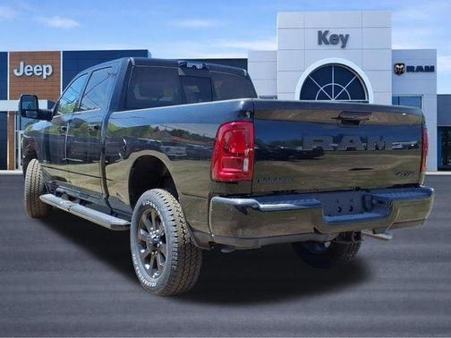 Diamond Black Crystal Pearlcoat 2026 RAM 2500 Laramie Crew Cab 4x4 6'4' Box