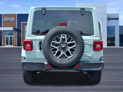 Earl Clearcoat 2024 Jeep Wrangler 4-Door Sahara