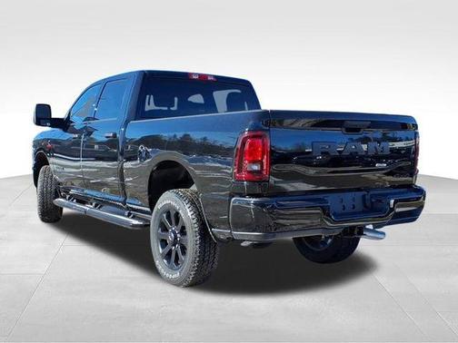 Diamond Black Crystal Pearlcoat 2026 RAM 2500 Big Horn Crew Cab 4x4 6'4' Box