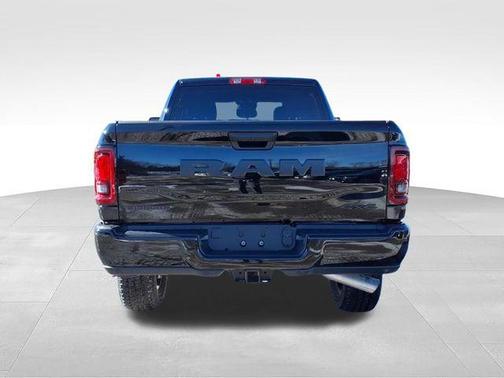 Diamond Black Crystal Pearlcoat 2026 RAM 2500 Big Horn Crew Cab 4x4 6'4' Box