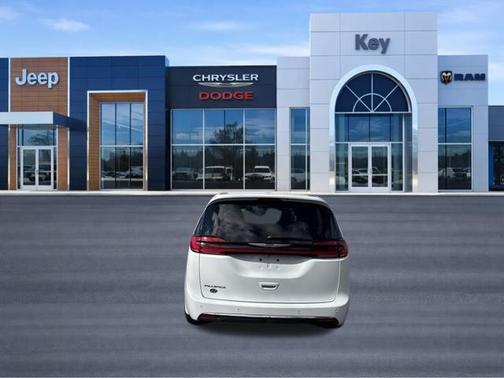 Bright White Clearcoat 2024 Chrysler Pacifica Touring L