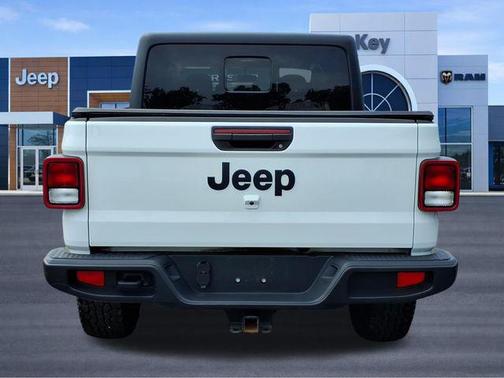 Bright White Clearcoat 2023 Jeep Gladiator Willys