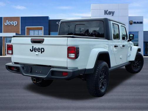 Bright White Clearcoat 2023 Jeep Gladiator Willys
