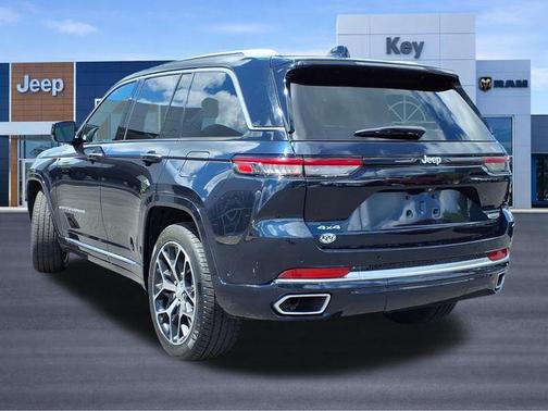 Midnight Sky 2023 Jeep Grand Cherokee Summit