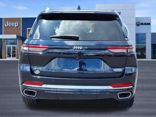 Midnight Sky 2023 Jeep Grand Cherokee Summit