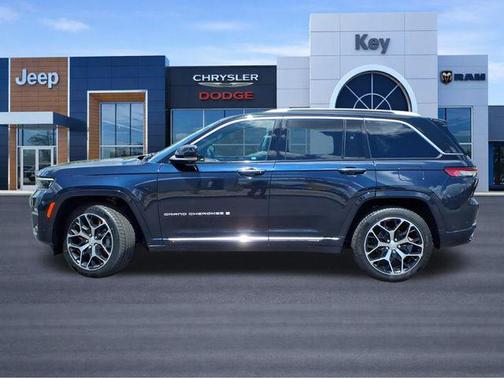 Midnight Sky 2023 Jeep Grand Cherokee Summit