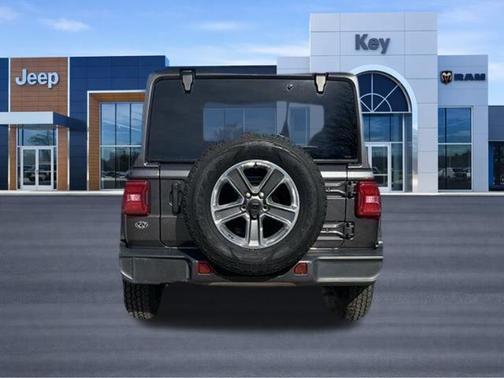 Granite Crystal Metallic Clearcoat 2022 Jeep Wrangler Unlimited Sahara