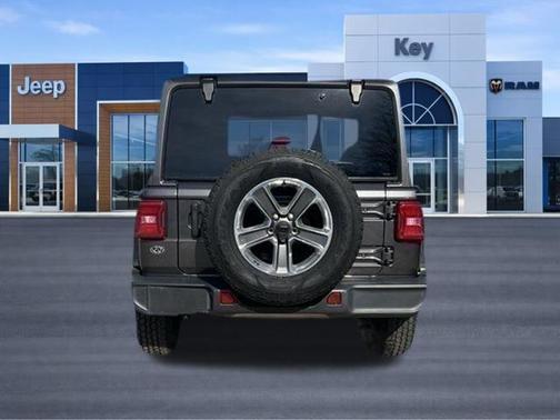 Granite Crystal Metallic Clearcoat 2022 Jeep Wrangler Unlimited Sahara