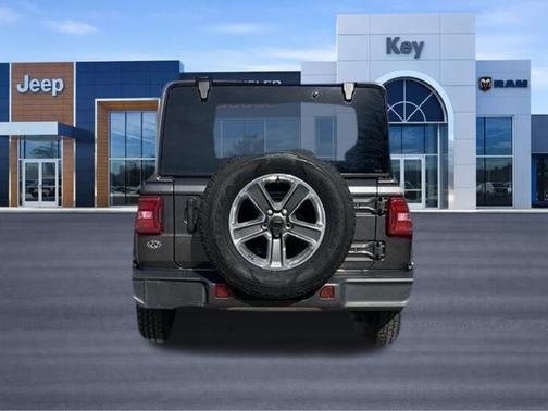 Granite Crystal Metallic Clearcoat 2022 Jeep Wrangler Unlimited Sahara