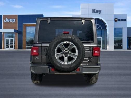 Granite Crystal Metallic Clearcoat 2022 Jeep Wrangler Unlimited Sahara