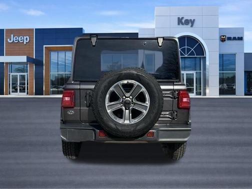 Granite Crystal Metallic Clearcoat 2022 Jeep Wrangler Unlimited Sahara