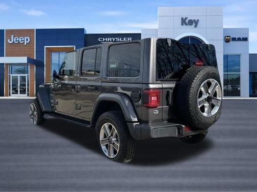 Granite Crystal Metallic Clearcoat 2022 Jeep Wrangler Unlimited Sahara