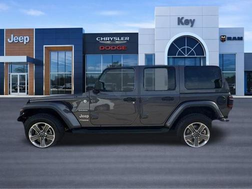 Granite Crystal Metallic Clearcoat 2022 Jeep Wrangler Unlimited Sahara