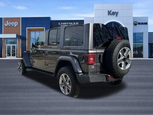 Granite Crystal Metallic Clearcoat 2022 Jeep Wrangler Unlimited Sahara