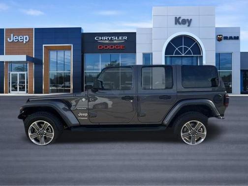 Granite Crystal Metallic Clearcoat 2022 Jeep Wrangler Unlimited Sahara