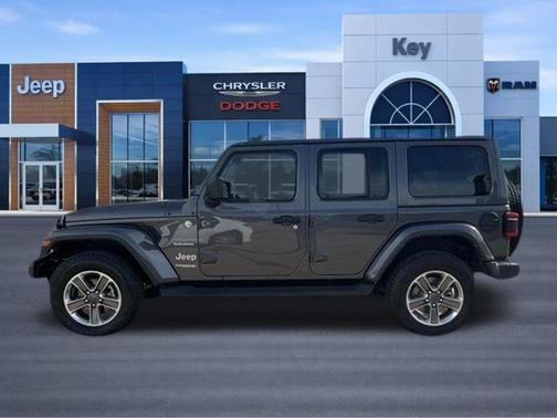 Granite Crystal Metallic Clearcoat 2022 Jeep Wrangler Unlimited Sahara