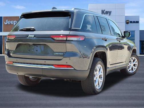 Baltic Gray Metallic Clearcoat 2022 Jeep Grand Cherokee Limited