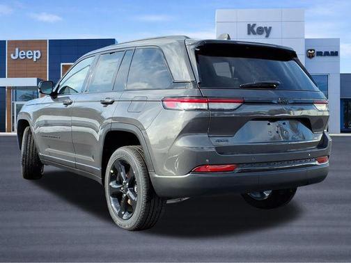 Baltic Gray Metallic Clearcoat 2025 Jeep Grand Cherokee Altitude