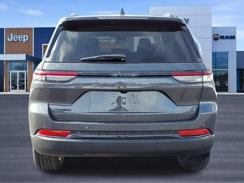 Baltic Gray Metallic Clearcoat 2025 Jeep Grand Cherokee Altitude