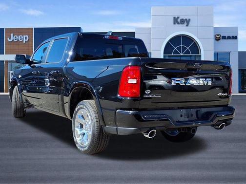 Diamond Black Crystal Pearlcoat 2026 RAM 1500 Big Horn/Lone Star