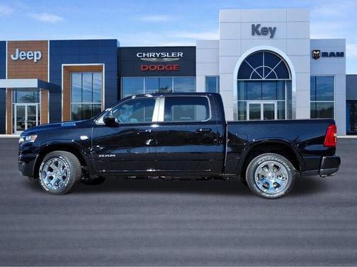 Diamond Black Crystal Pearlcoat 2026 RAM 1500 Big Horn/Lone Star
