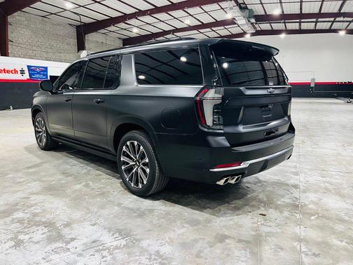 2025 Chevrolet Suburban 4WD High Country