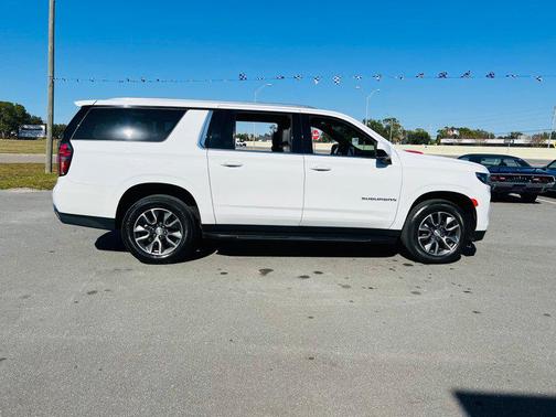 2022 Chevrolet Suburban LT