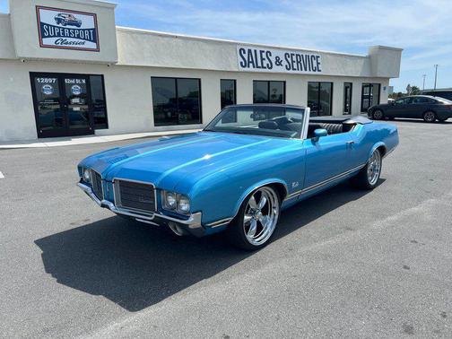 Blue 1971 Oldsmobile Cutlass