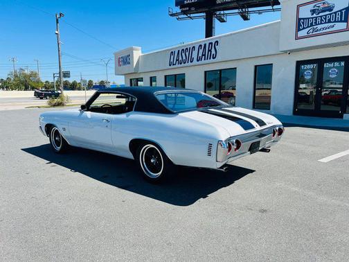 White 1972 Chevrolet Chevelle
