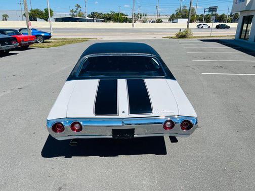 White 1972 Chevrolet Chevelle