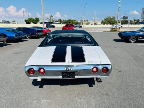 White 1971 Chevrolet Chevelle