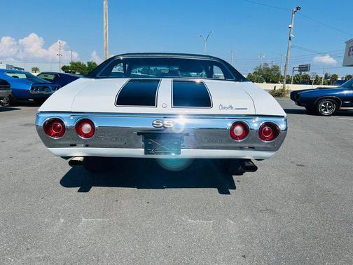 White 1971 Chevrolet Chevelle