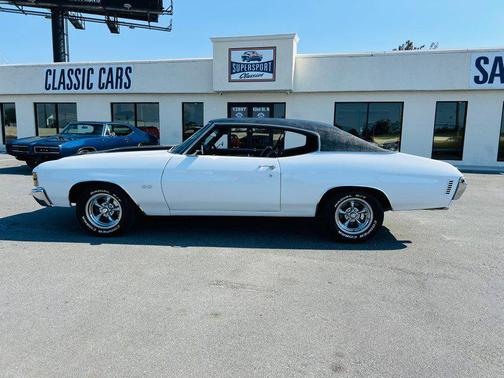 White 1971 Chevrolet Chevelle